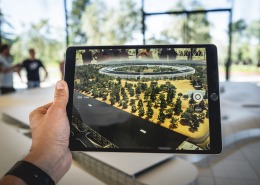 What is the Difference Between Augmented Reality and Virtual Reality?